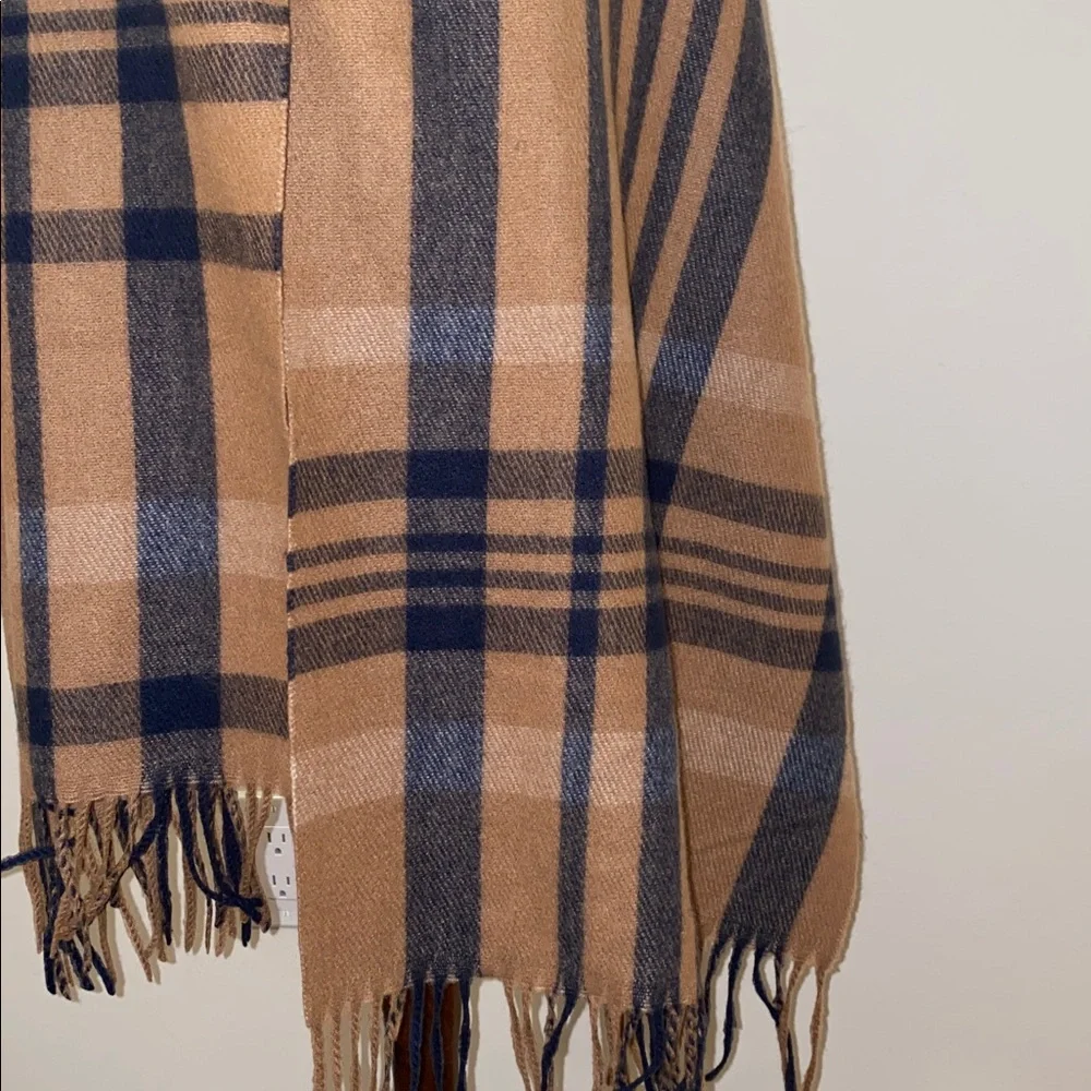 Mens Camel and Navy Plaid Fringe Shawl NWOT